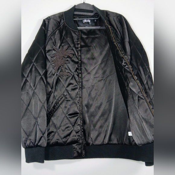 STÜSSY SATIN PALM QUILTED BOMBER JACKET. - Picture 4 of 6